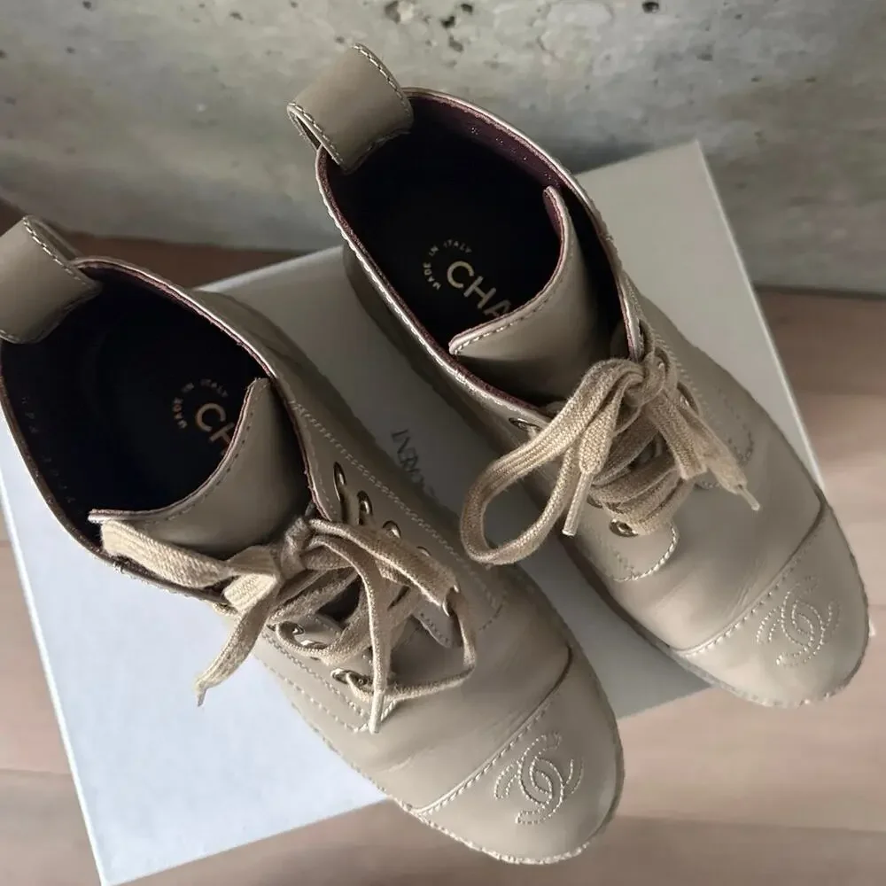 CHANEL CC Logo Beige Leather Turnlock Combat Boots SZ 36.5
